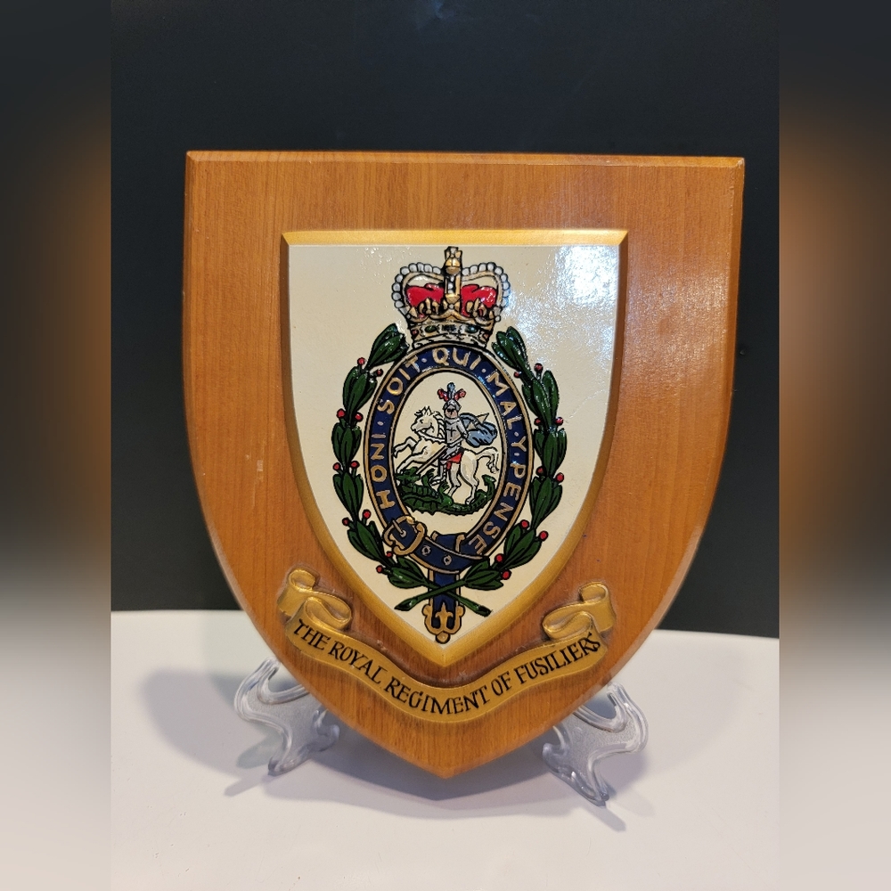 English Regimental Crest:The Royal Regiment of Fusiliers (handpainted) 7"×6"
